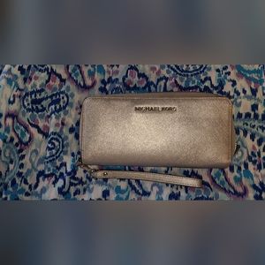 SILVER Michael Kors wallet with wristlet